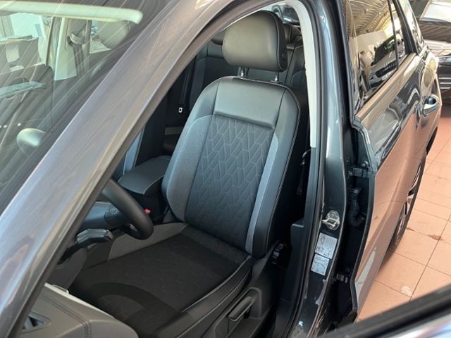 Fahrzeugabbildung Volkswagen T-Roc 1.5 TSI DSG GOAL AHK GJR NAVI KAMERA