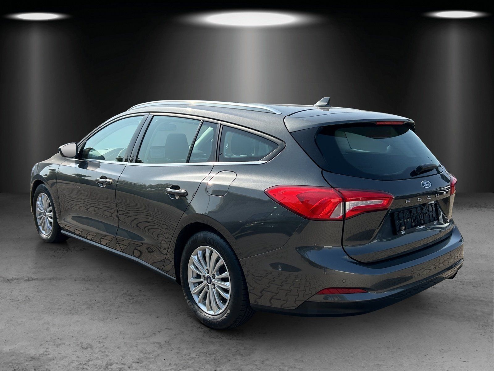 Fahrzeugabbildung Ford Focus 1.0 Titanium Aut./KAMERA/GRA/SHZ/LHZ/