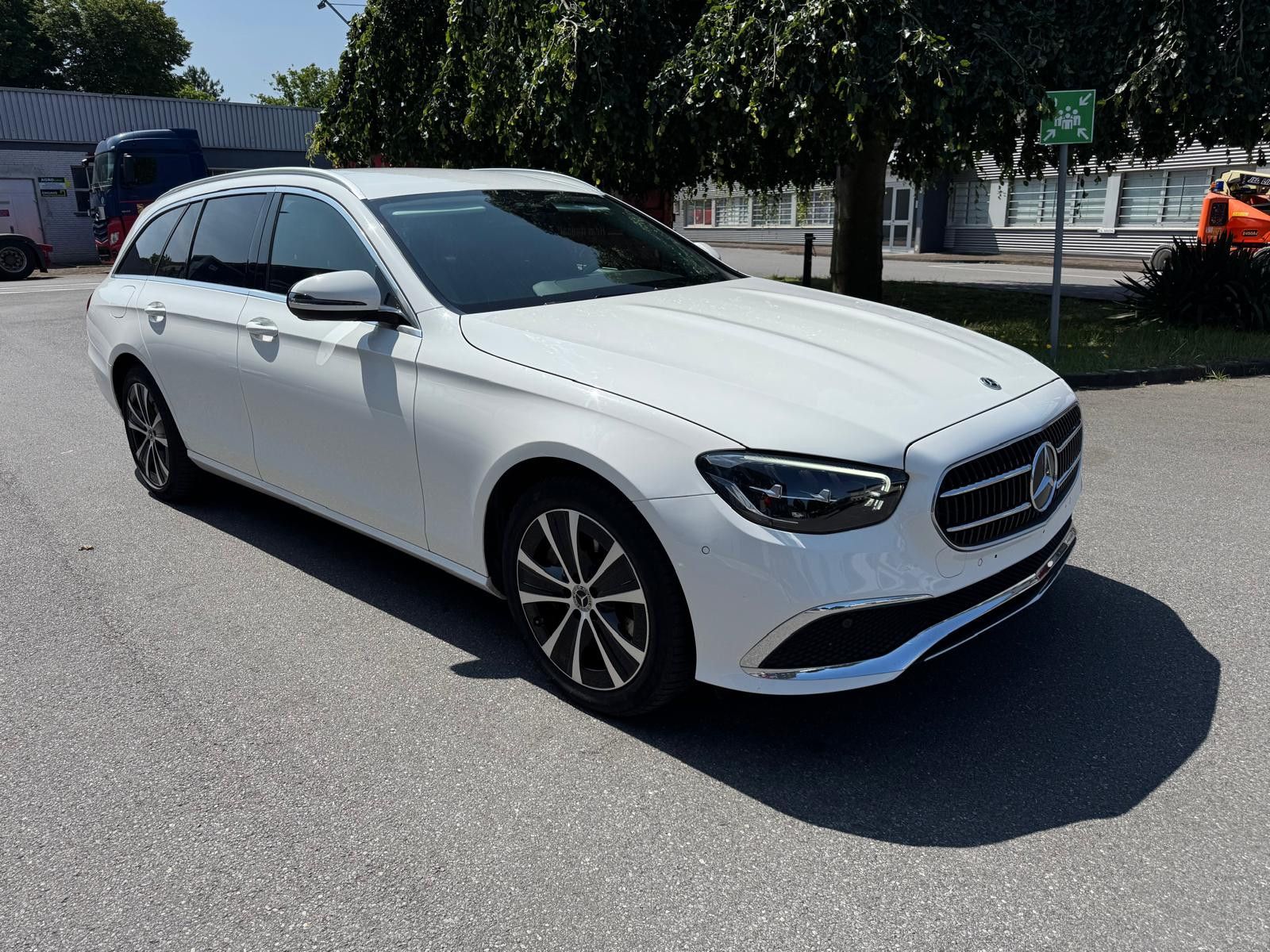 Mercedes-Benz E 300 de T Autom. imagem 3