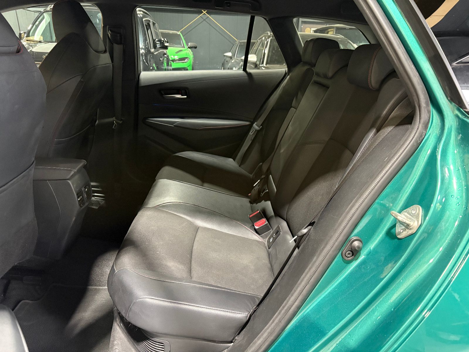 Fahrzeugabbildung Toyota Corolla Touring Sports 2.0 Hybrid GR Sport/APPLE