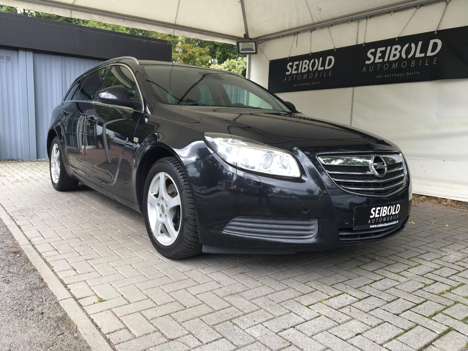 Opel Insignia 2012 — rear view