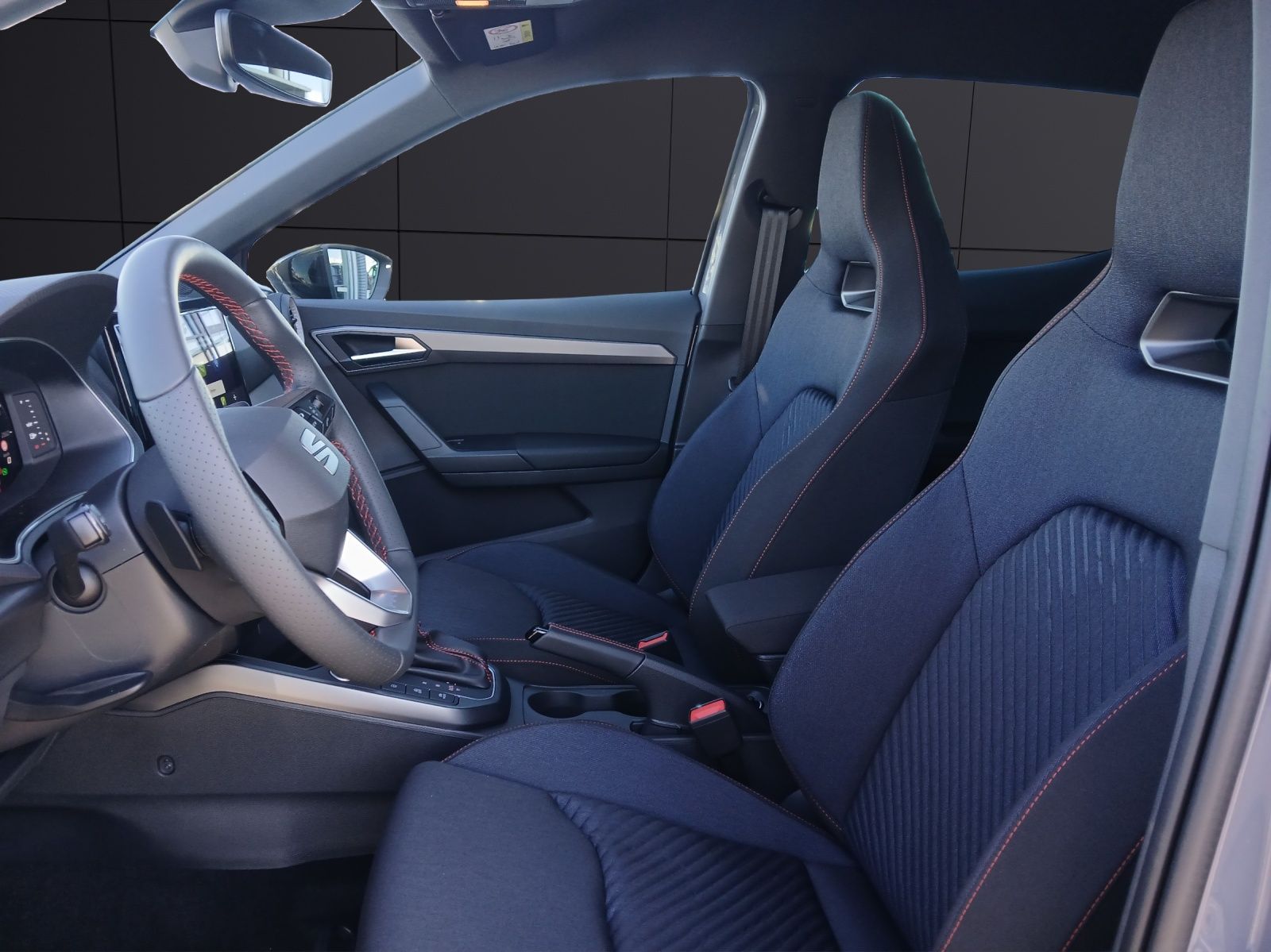Fahrzeugabbildung SEAT Arona TSI FR Black Edition DSG LED Navi AID ACC