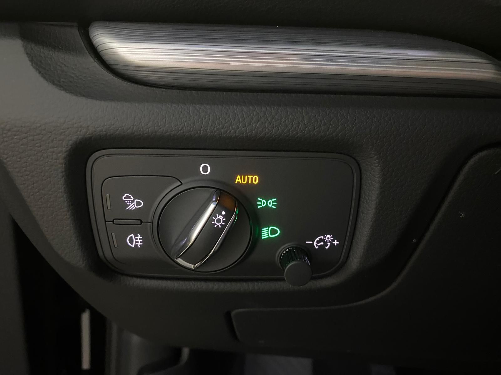 Fahrzeugabbildung Audi A3 1.5 ACT 35 TFSI SPORT NAVI+PDC+SITZHEIZ+KLIMA