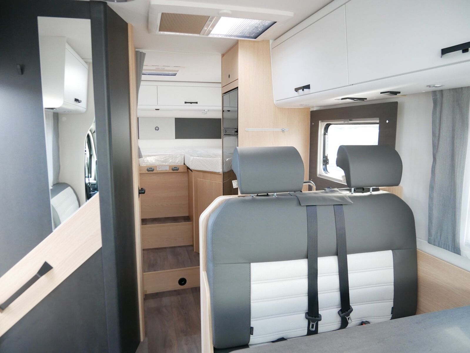 Fahrzeugabbildung Sunlight Adventure T 67 Faltverdunkelung,90L