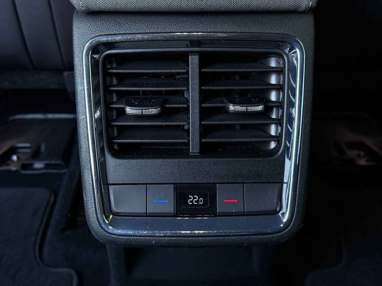 Fahrzeugabbildung SKODA Enyaq 80 Loft CCS+WÄPU+NAV+SHZ+KAM+ACC+AMBI+CARP