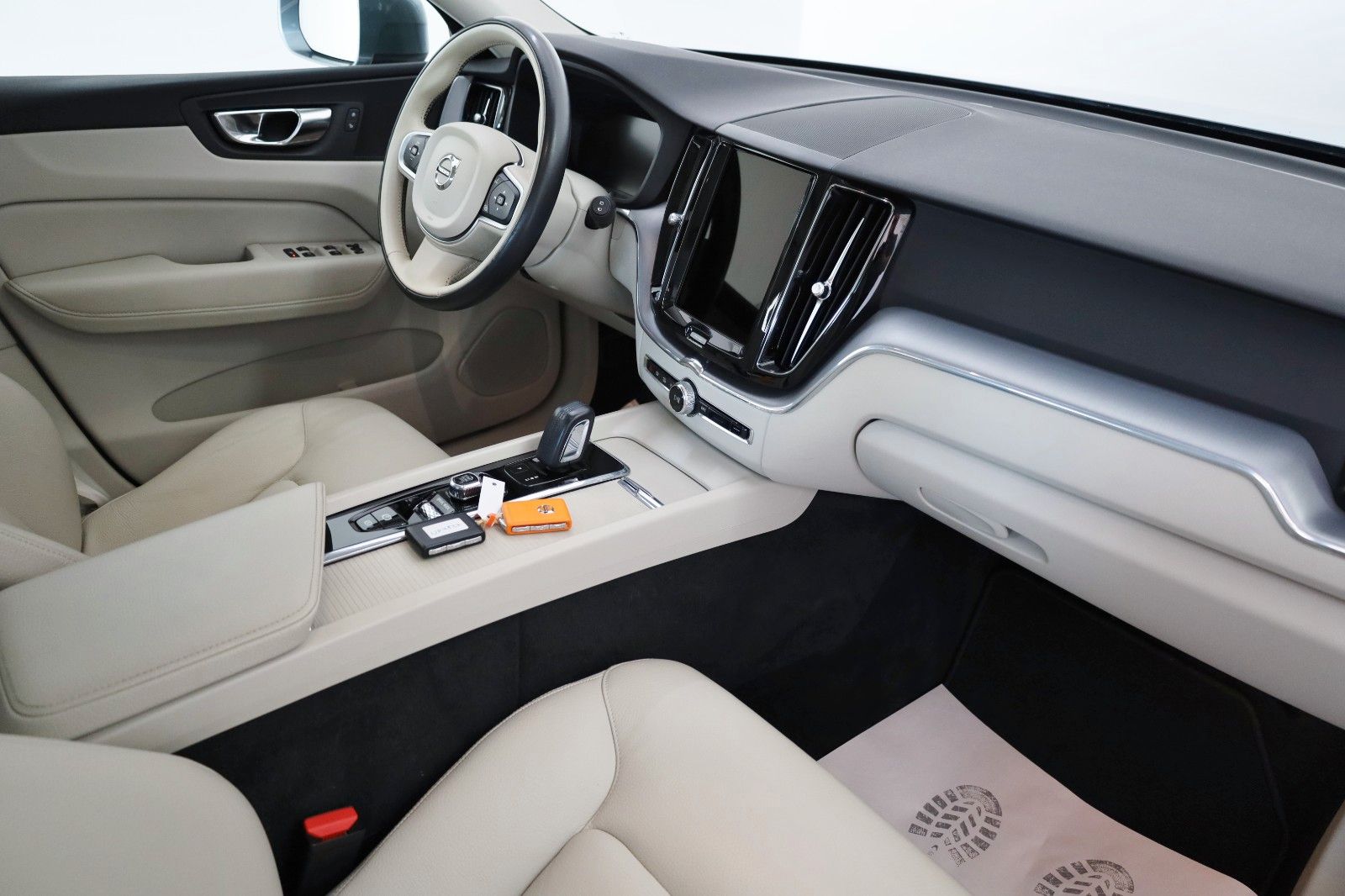 Fahrzeugabbildung Volvo XC60 Momentum Pro Leder,Navi,LED,Panorama,SH,PDC