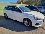 Hyundai i30 cw YES! - Hyundai: Unfallwagen
