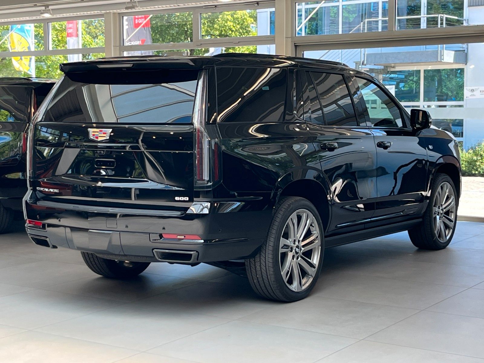 Fahrzeugabbildung Cadillac Escalade Sport Platinum 6.2 V8  4x4 LPG