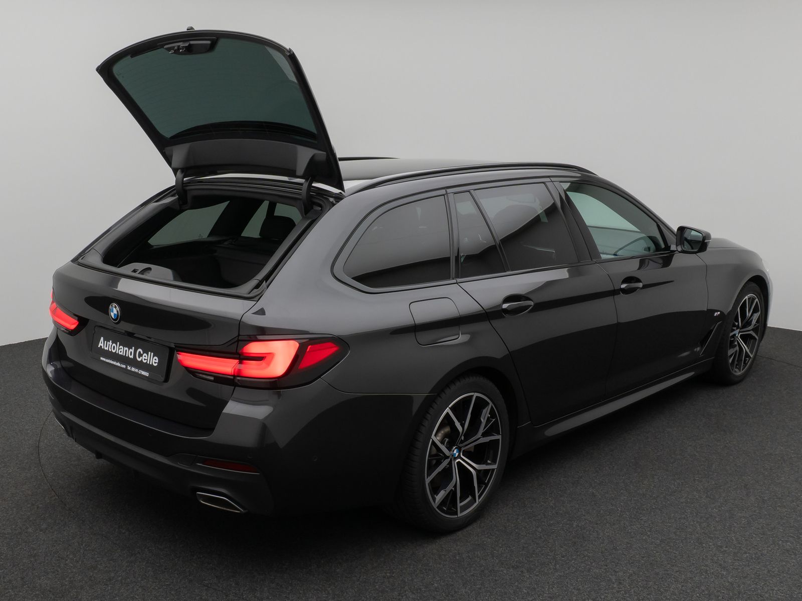 Fahrzeugabbildung BMW 520i M Sport Kamera DAB AHK Alarm Komfort 19Zoll
