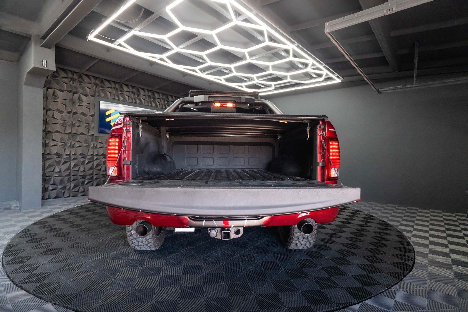 Fahrzeugabbildung Dodge RAM 5.7 V8 HEMI 4x4 OFFROAD Night-Paket *LED*AHK