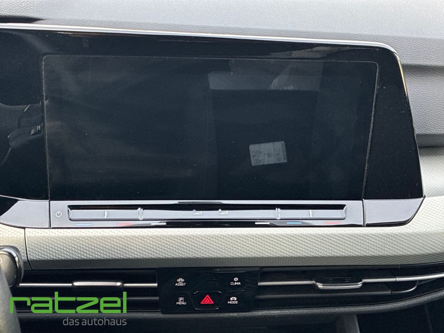 Fahrzeugabbildung Volkswagen Golf VIII 2.0 TDI Move AHK-klappbar Navigation