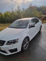 Skoda Octavia 2.0 TDI DSG RS RS - Skoda Octavia mit Diesel-Antrieb: Limousine, RS