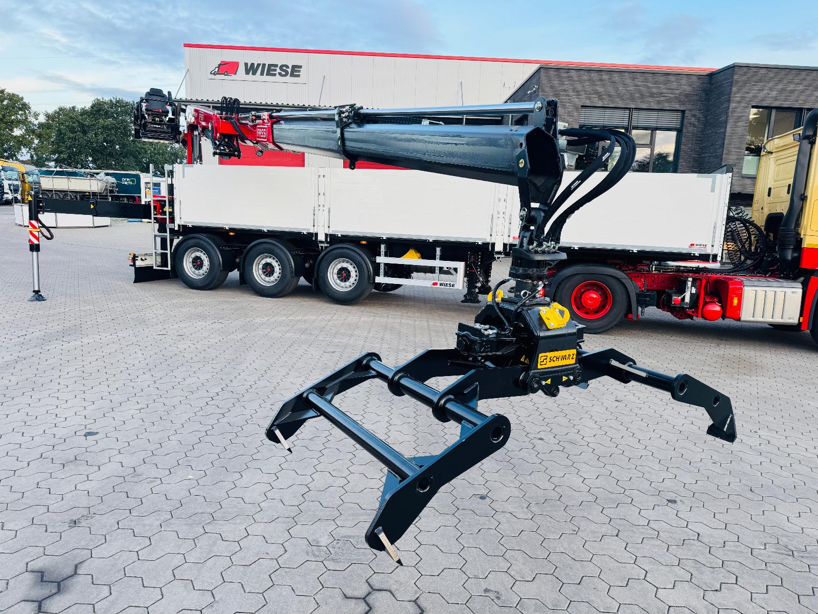 Andere Wiese Baustoffauflieger mit Fassi Kran F240