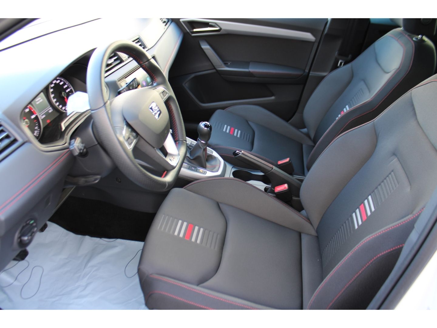 SEAT Arona 1.0 TSI FR LED Full Link DAB PDC RFK SHZg - Image 7