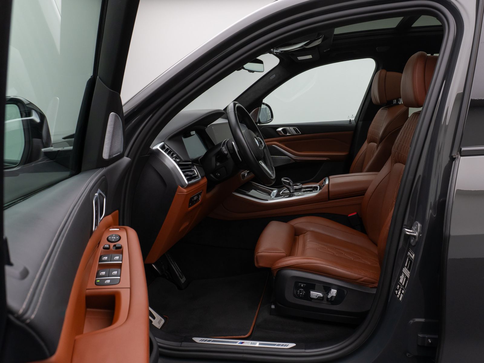 Fahrzeugabbildung BMW X5 xD40d M Sport B&W SoftClose Panorama HUD Voll