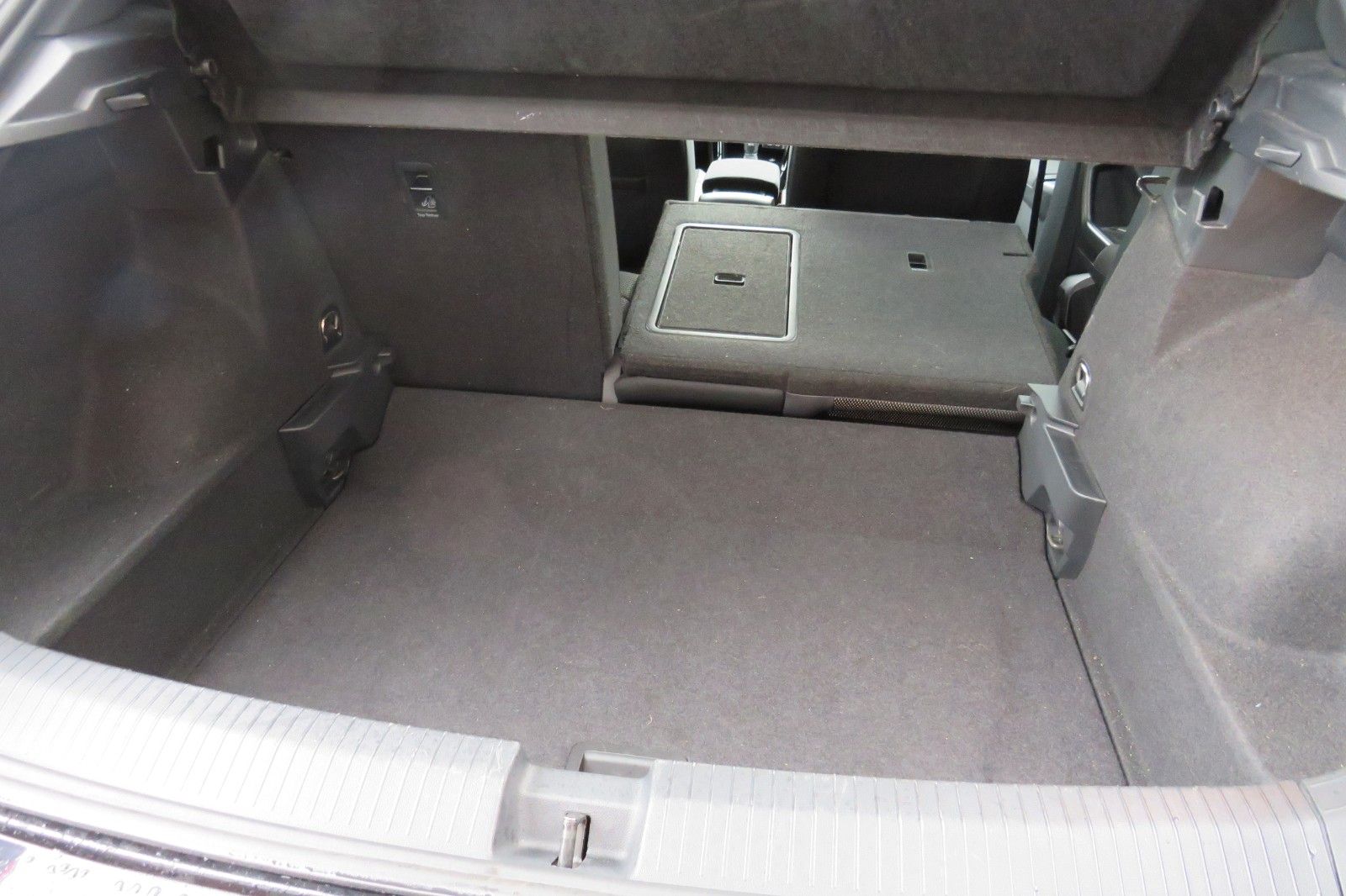 Fahrzeugabbildung Volkswagen T-Roc Sport DSG NAVI 18`SITZH. PDC DIGITAL-COCKP