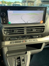Bild 16 Opel Vivaro Kombi XL 9 Sitze 8 AT Heckklappe