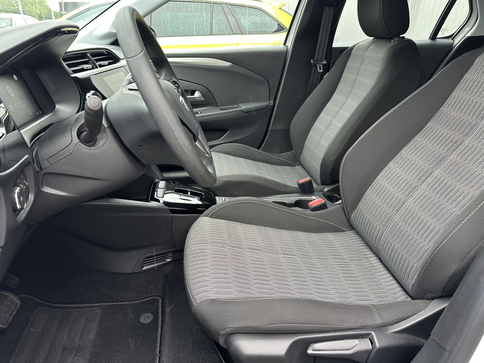 Fahrzeugabbildung Opel Corsa e Edition ALLWETTER+CARPLAY+DAB+1HD+16ZOLL