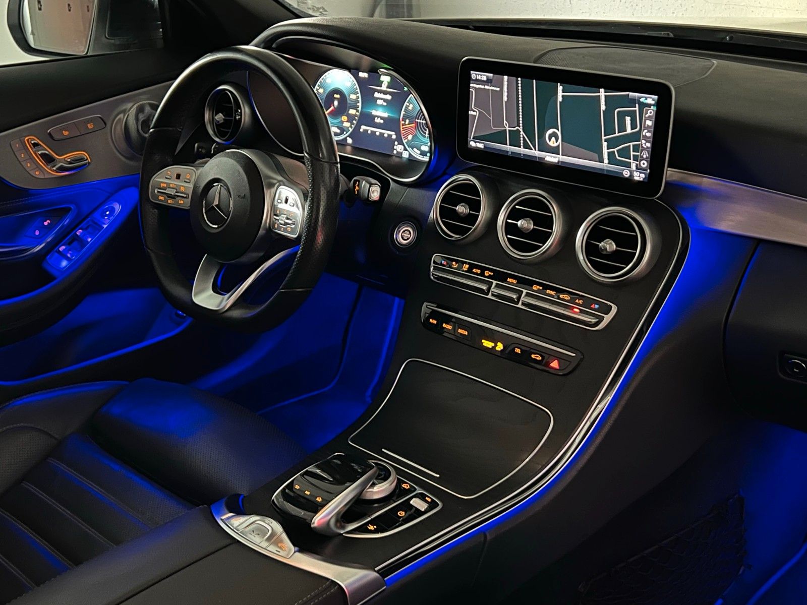 Fahrzeugabbildung Mercedes-Benz C 300 Cabrio AMG-LINE/VRTL COCPIT/360*/BURMESTER