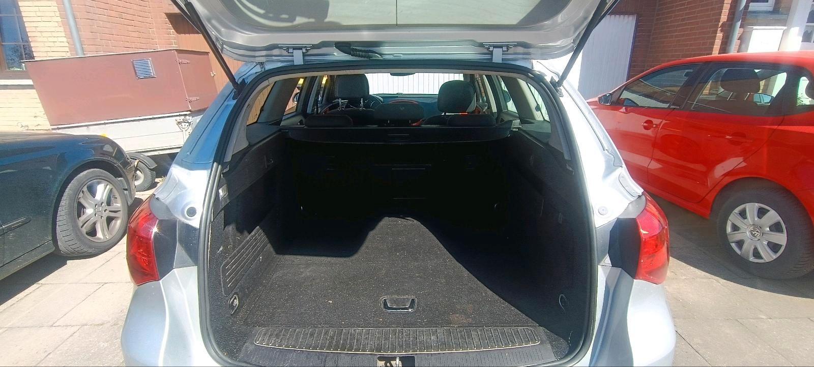 Opel Astra 2011 — photo 5