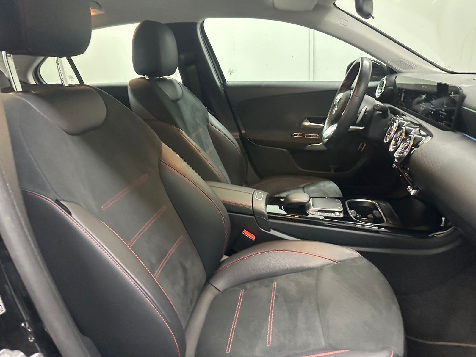 Fahrzeugabbildung Mercedes-Benz A 200 d 4MATIC DCT LImousine *AMG-LINE*KAMERA*