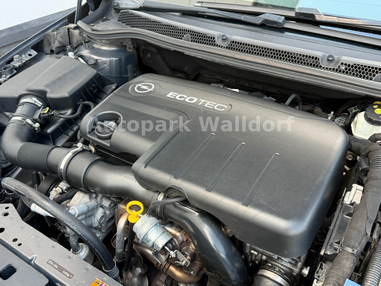 Opel Astra 2013 — photo 18