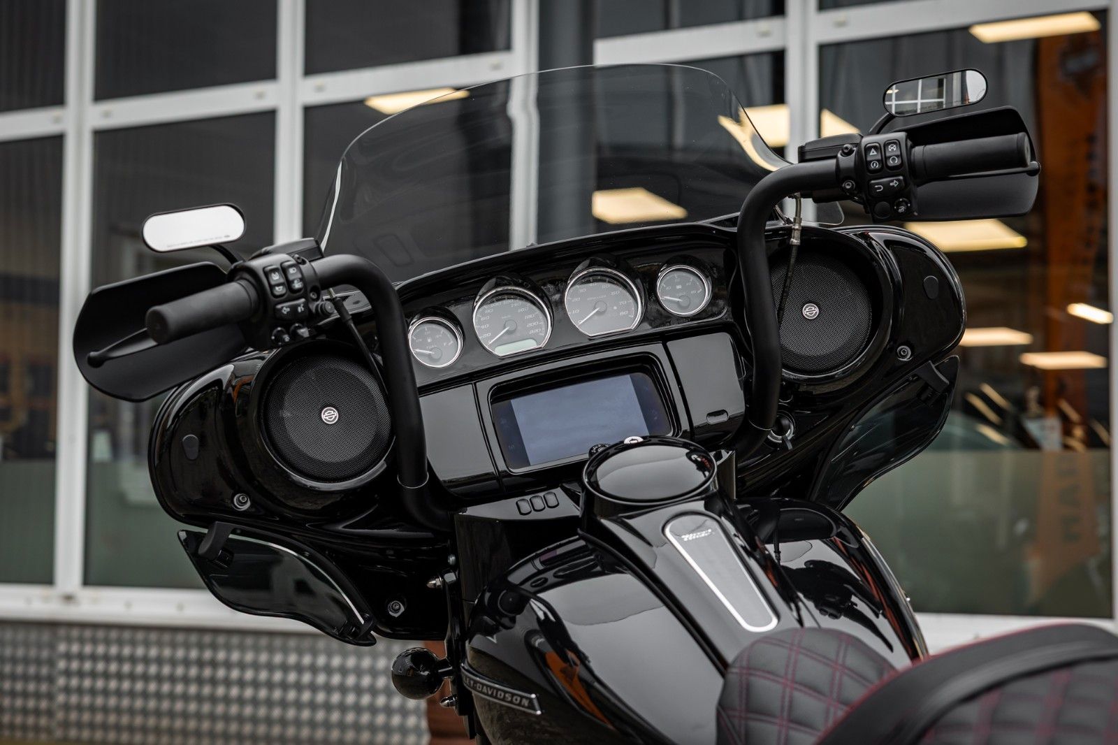 Fahrzeugabbildung Harley-Davidson FLHXS Street Glide 114 cui - Jekill & Hyde -