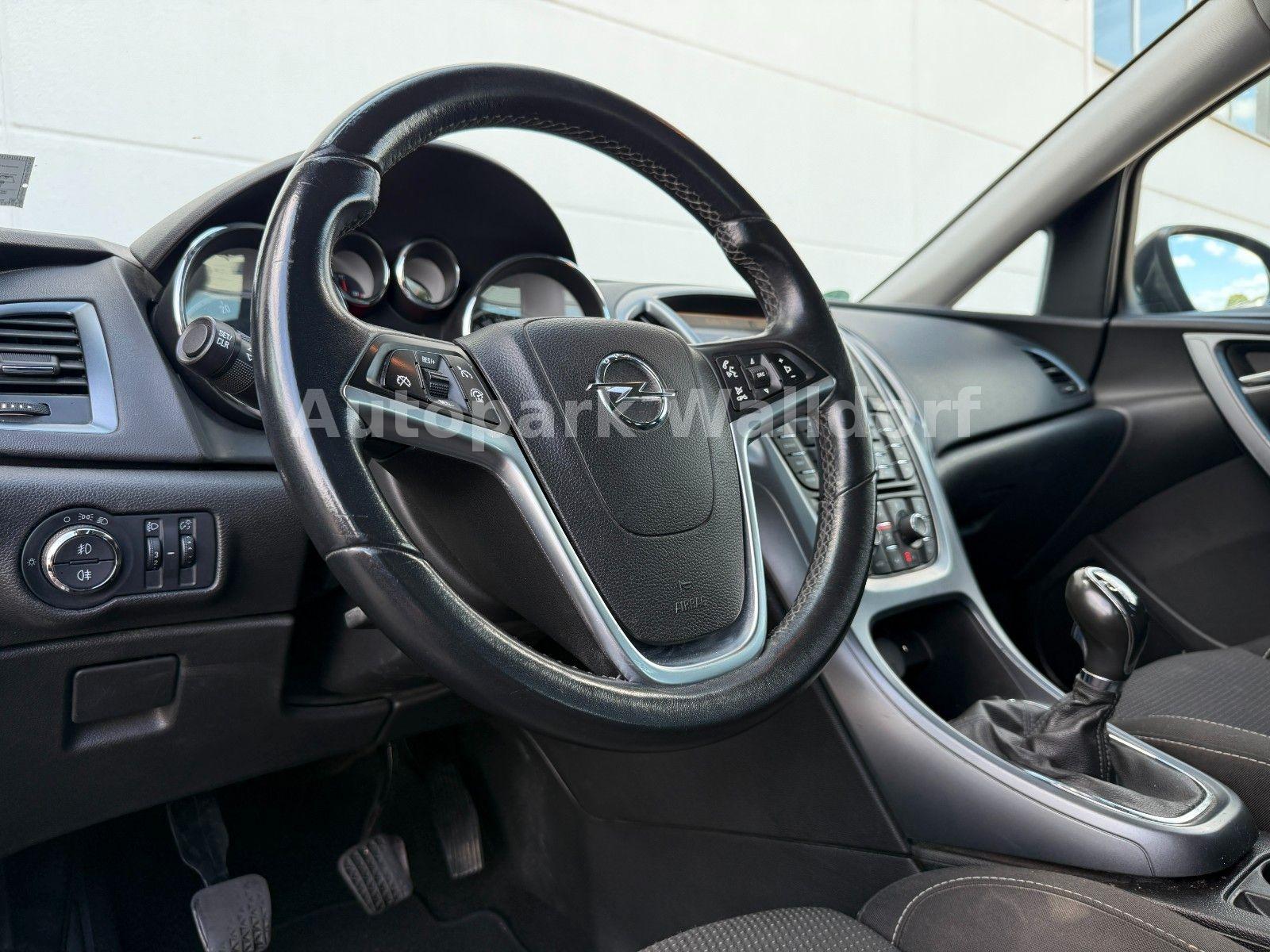 Opel Astra 2013 — photo 12