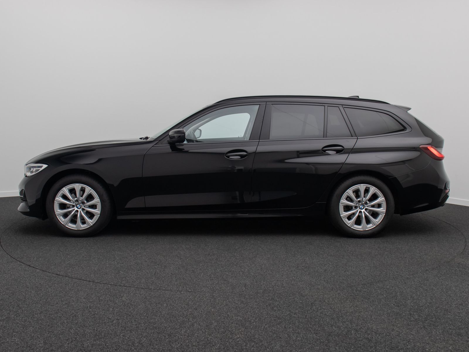 Fahrzeugabbildung BMW 318d DAB CockPitPro Fernlichtassist PDC Sport