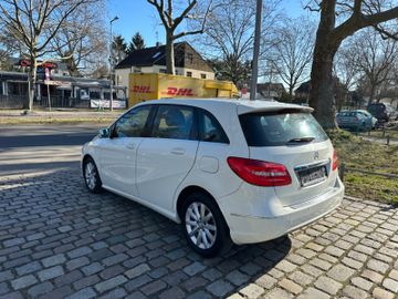 Fahrzeugabbildung Mercedes-Benz B 180 CDI SportsTourer*Tempomat*Navi*Bi-Xenon*
