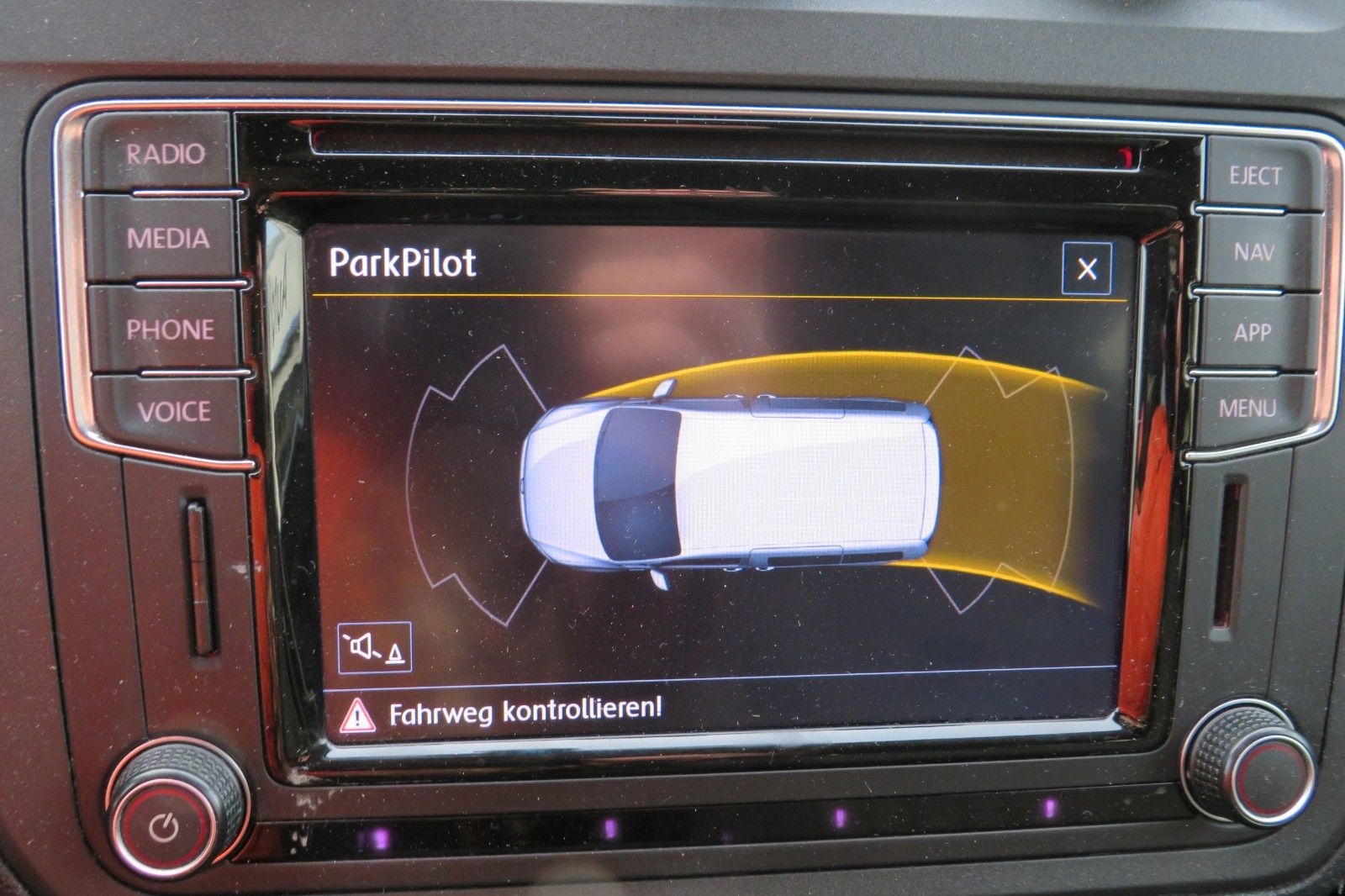 Fahrzeugabbildung Volkswagen Caddy MAXI 2.0-TDI COMFORT AHK NAVI STANDH. 1HD