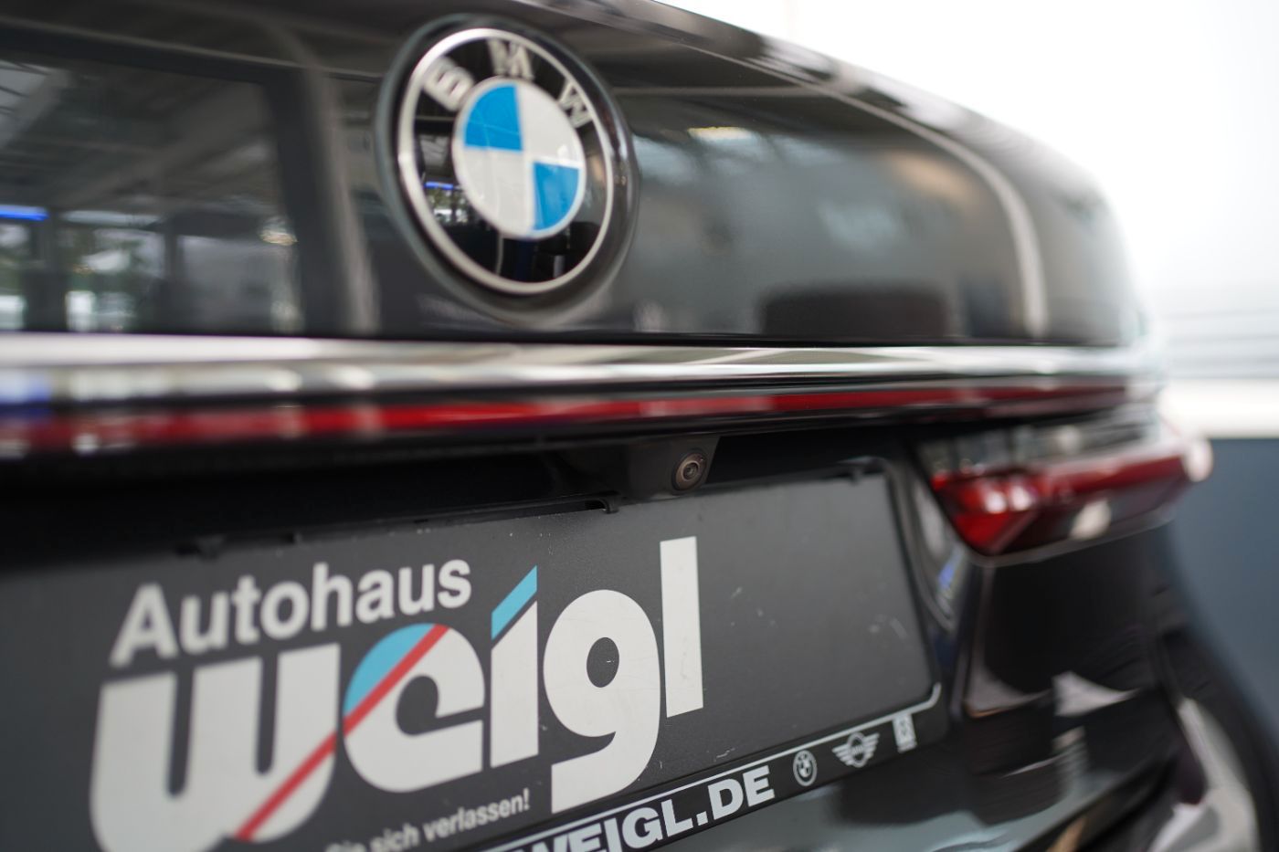 Fahrzeugabbildung BMW 750i xDrive +ferngest. Parken+Komfortsitze v&h++