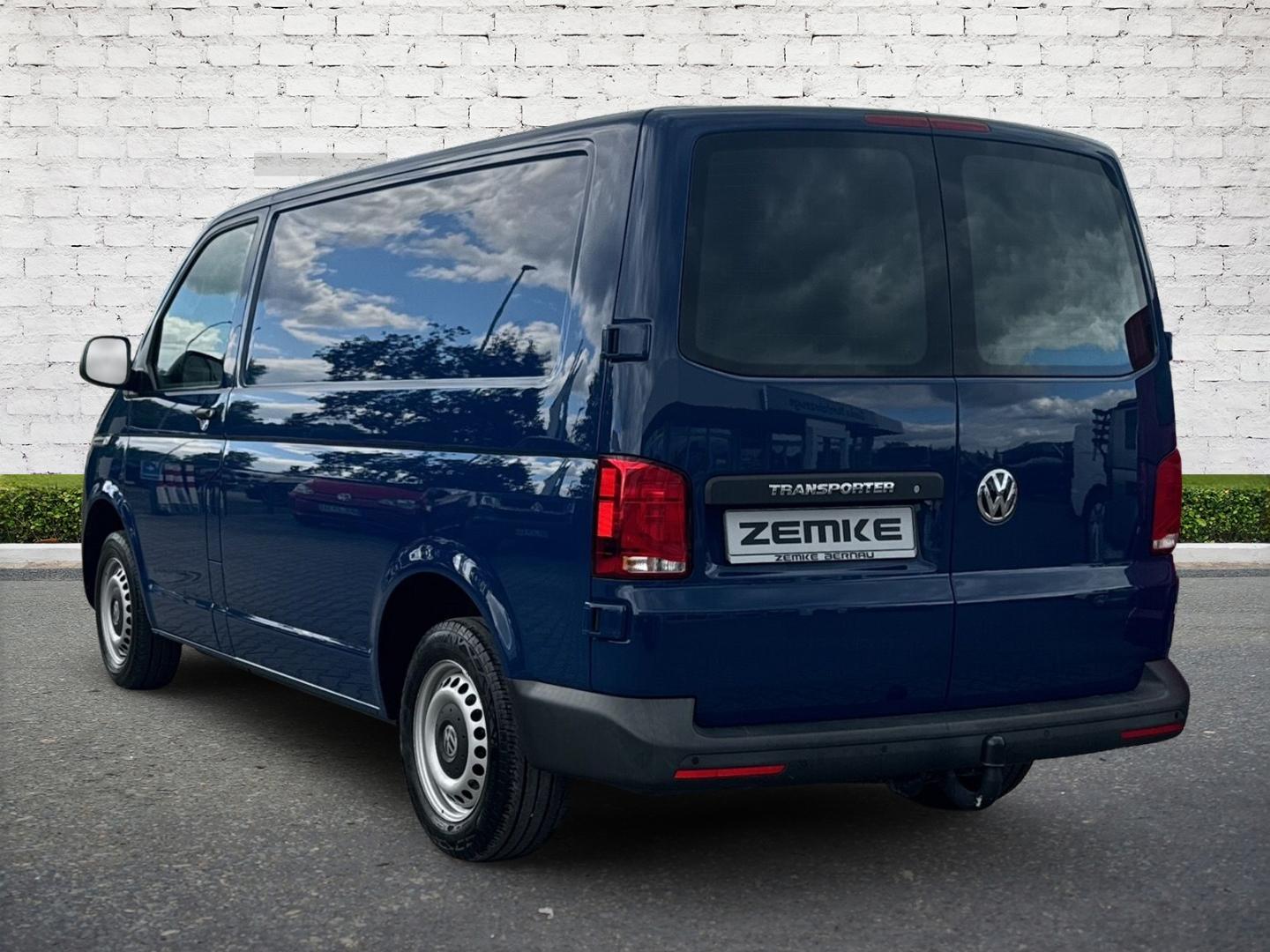 Volkswagen T6.1 Kasten 2.0 TDI L1H1 AHK Navi LED Dyn. Kurve