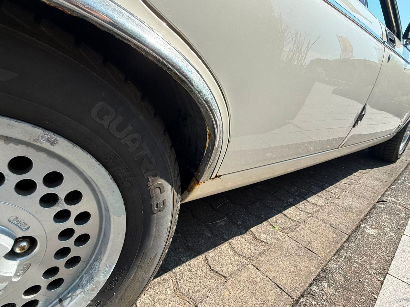 Fahrzeugabbildung Jaguar XJ12 Double Six Serie 3 Daimler H-KENNZEICHEN