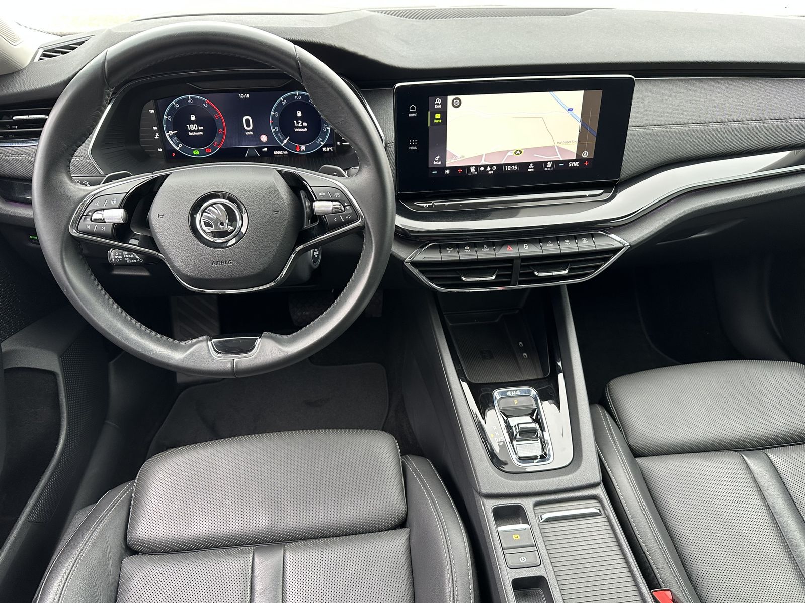 Fahrzeugabbildung SKODA Octavia Combi 2.0 TDI 4x4 Style NAV+LED+PANO+AHK