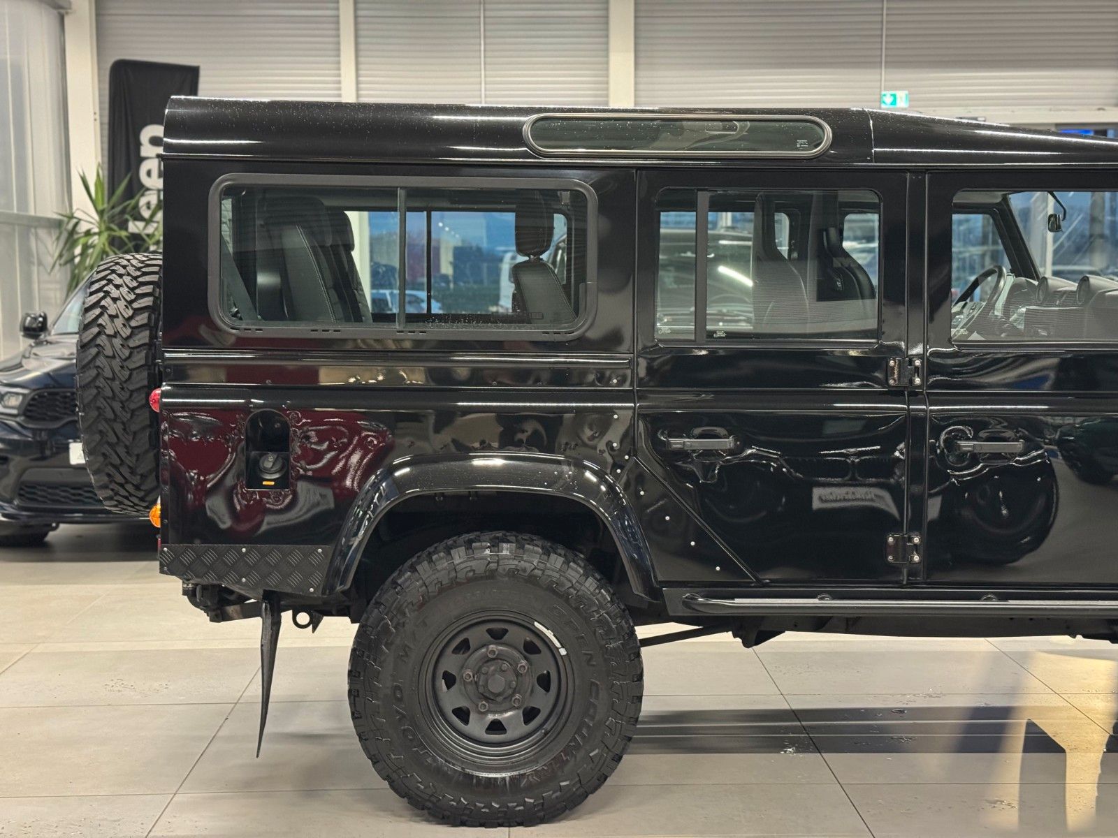 Fahrzeugabbildung Land Rover Defender 110 SE Station Wagon "Maxi-UMBAU"