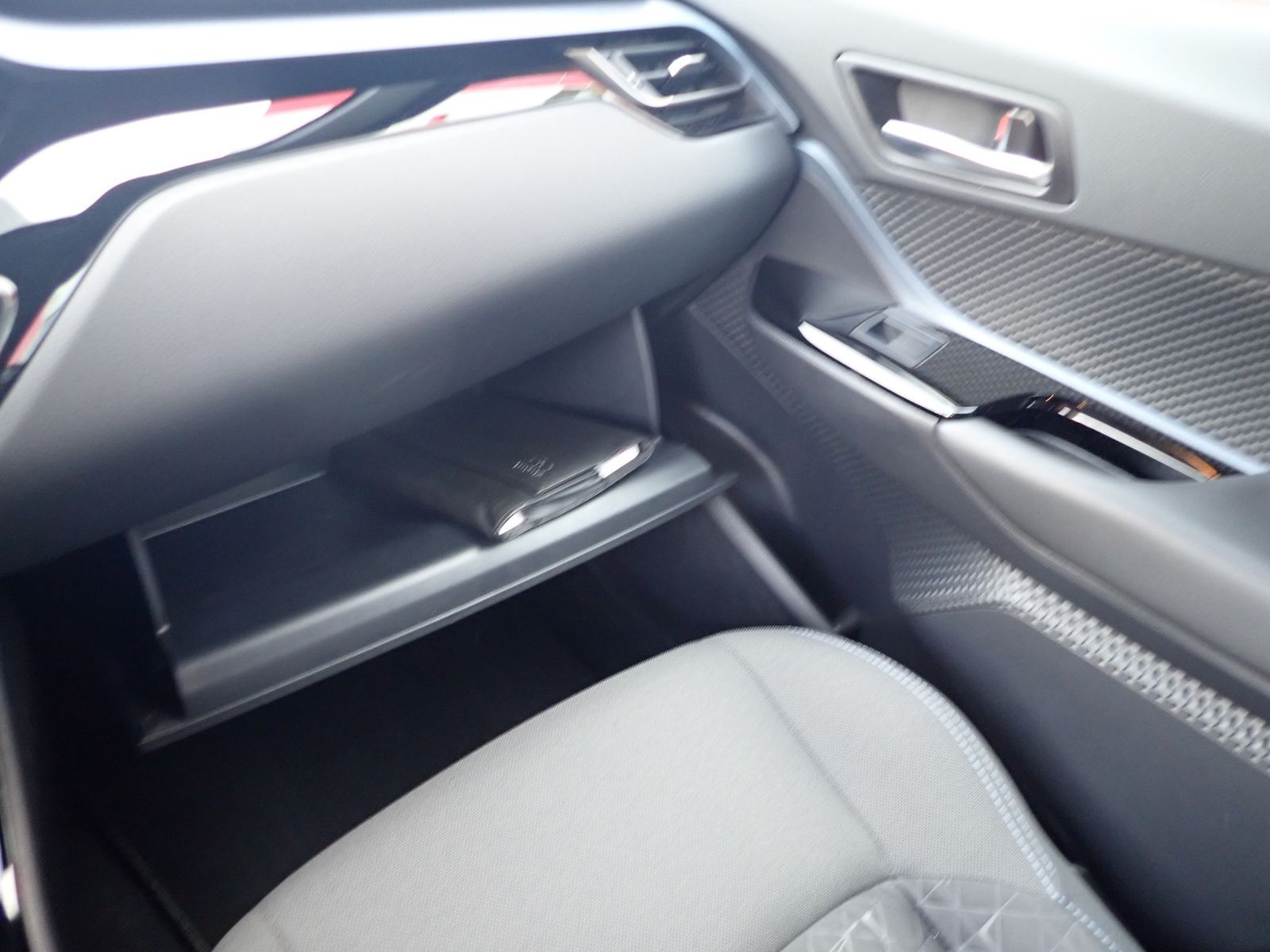 Fahrzeugabbildung Toyota C-HR Hybrid Team D / AHK / KAMERA