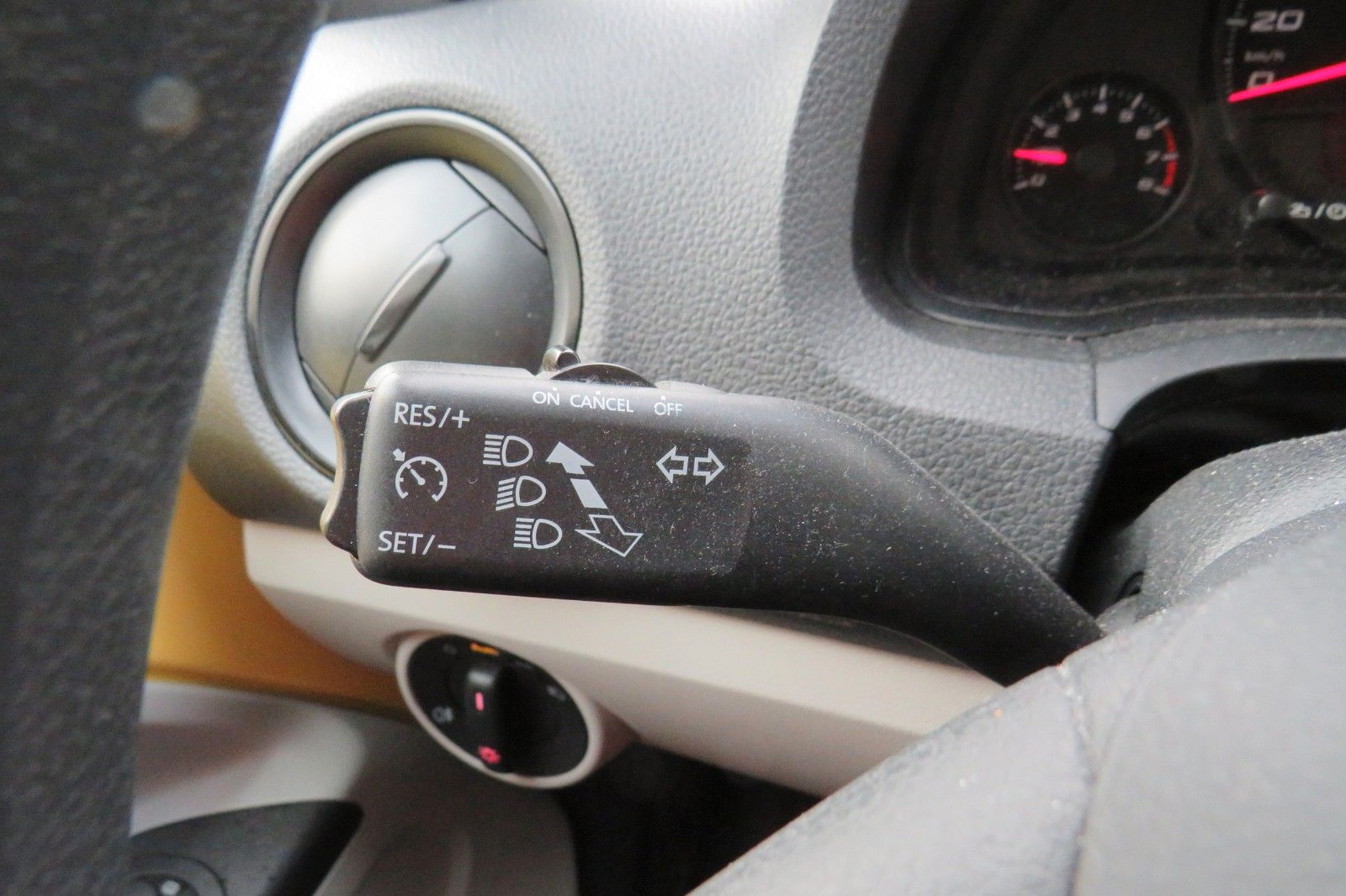 Fahrzeugabbildung SEAT Mii Style KLIMA SITZH. MAPS&MORE ASSISTENT-PA.