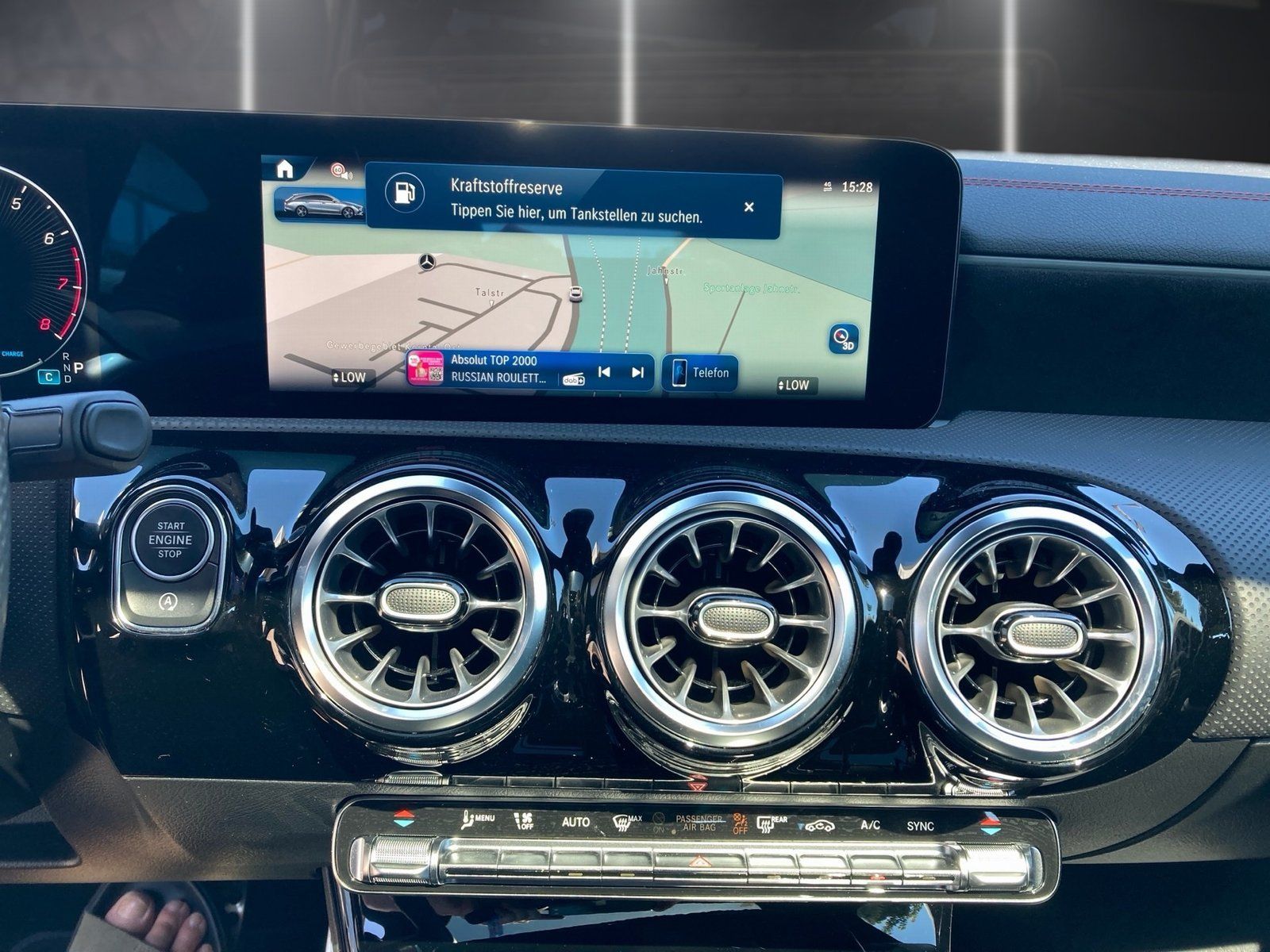 Fahrzeugabbildung Mercedes-Benz CLA 200 SB AMG PLUS*AHK*Pano*HUD*360°*MultiBeam*