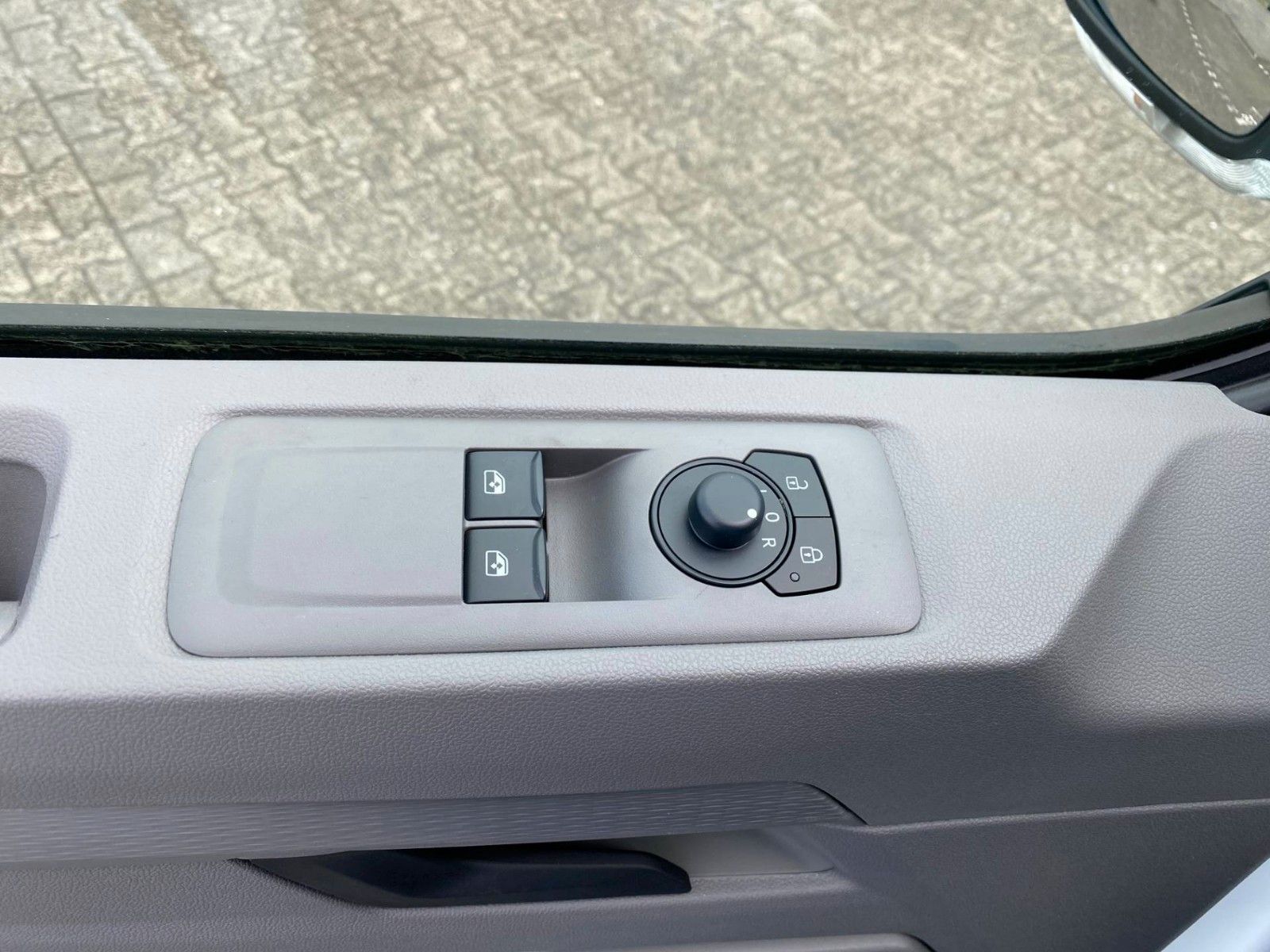 Fahrzeugabbildung Volkswagen T7 Transporter 2.0 TDI Lang+KASTEN+NAVI+KAMERA++