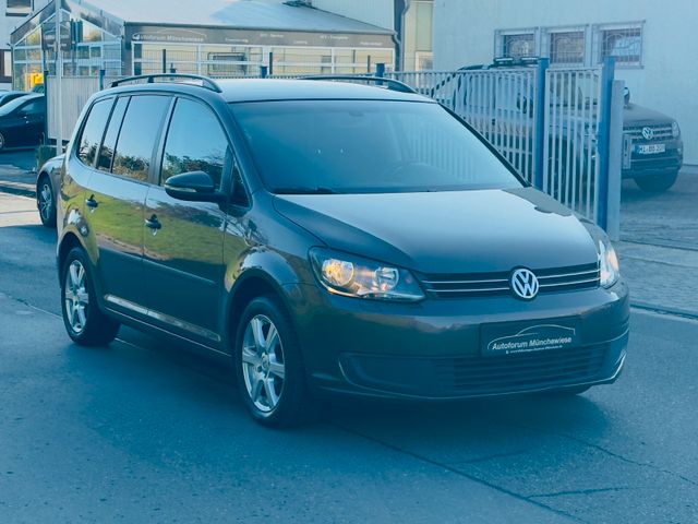 Volkswagen Touran 1,6 TDI DSG *7-SITZE*NAVI*AHK*KLIMAAUTOM.