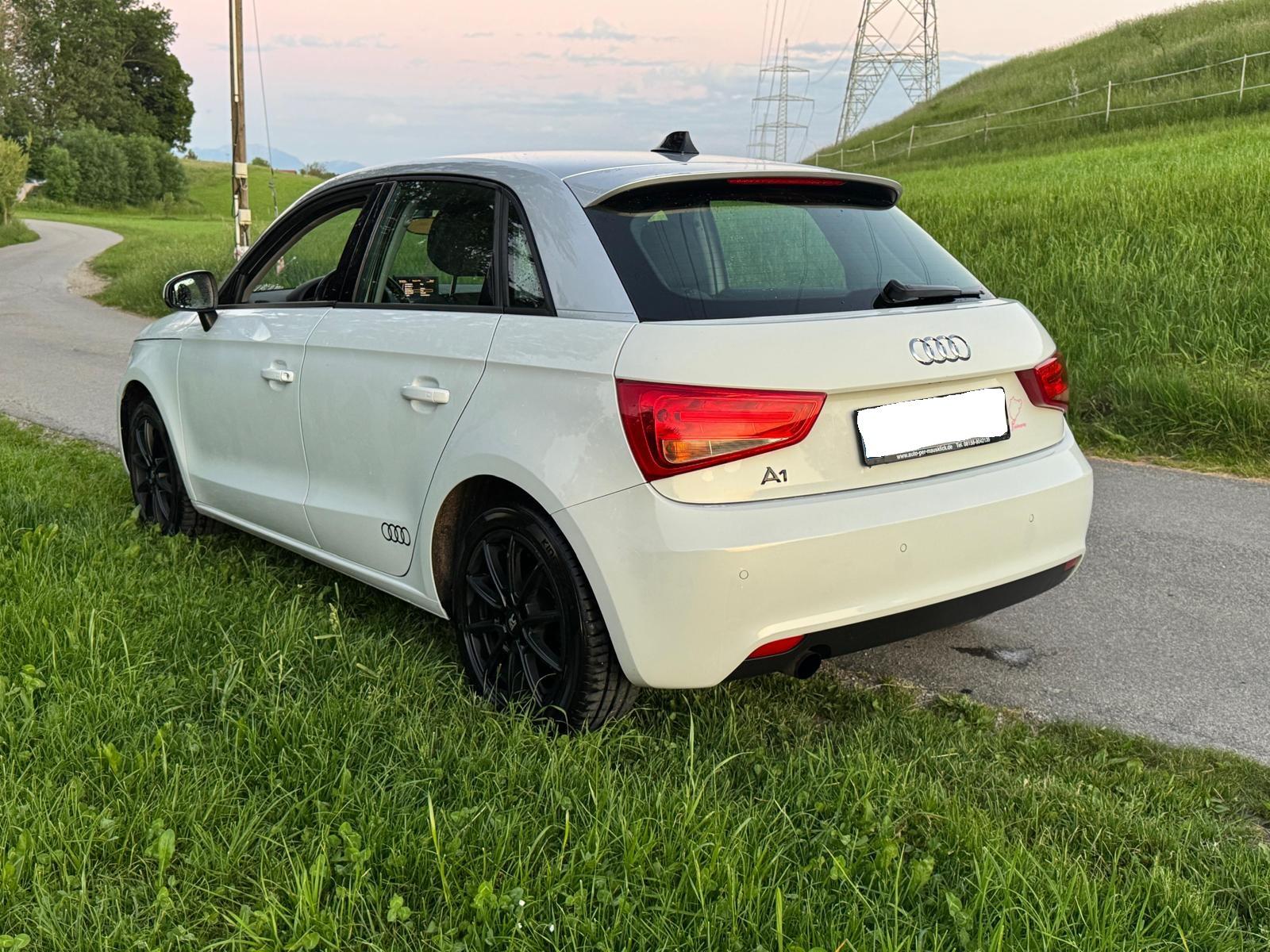 Audi A1 Sportback TFSI 85 PS Schaltgetr. SHZ,Navi,PDC