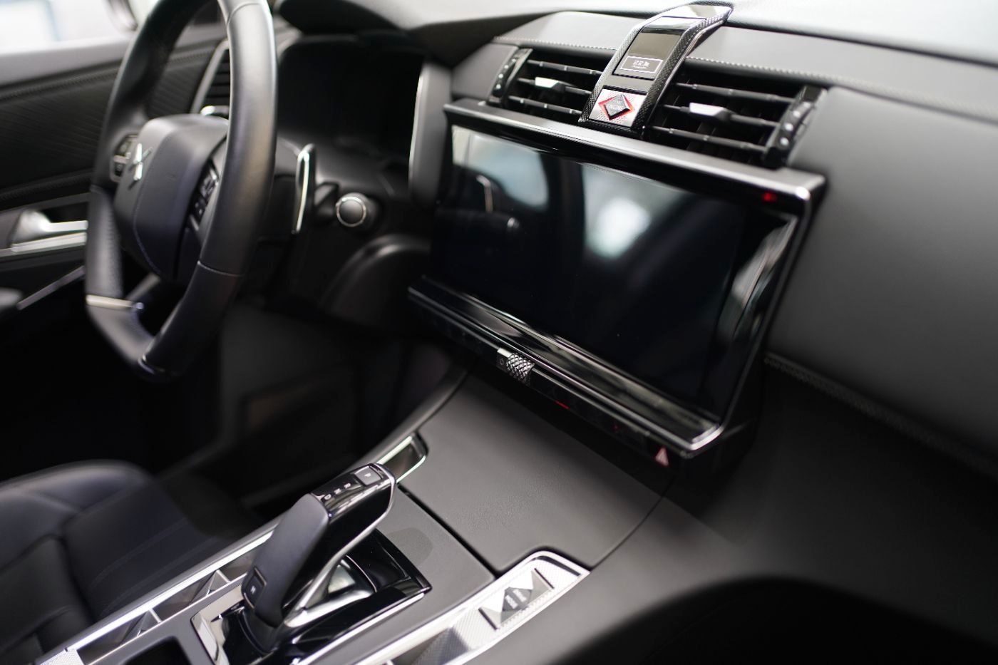 Fahrzeugabbildung DS Automobiles DS7 BlueHDi 130 EAT8 Opera Anhängerkupplung Foca