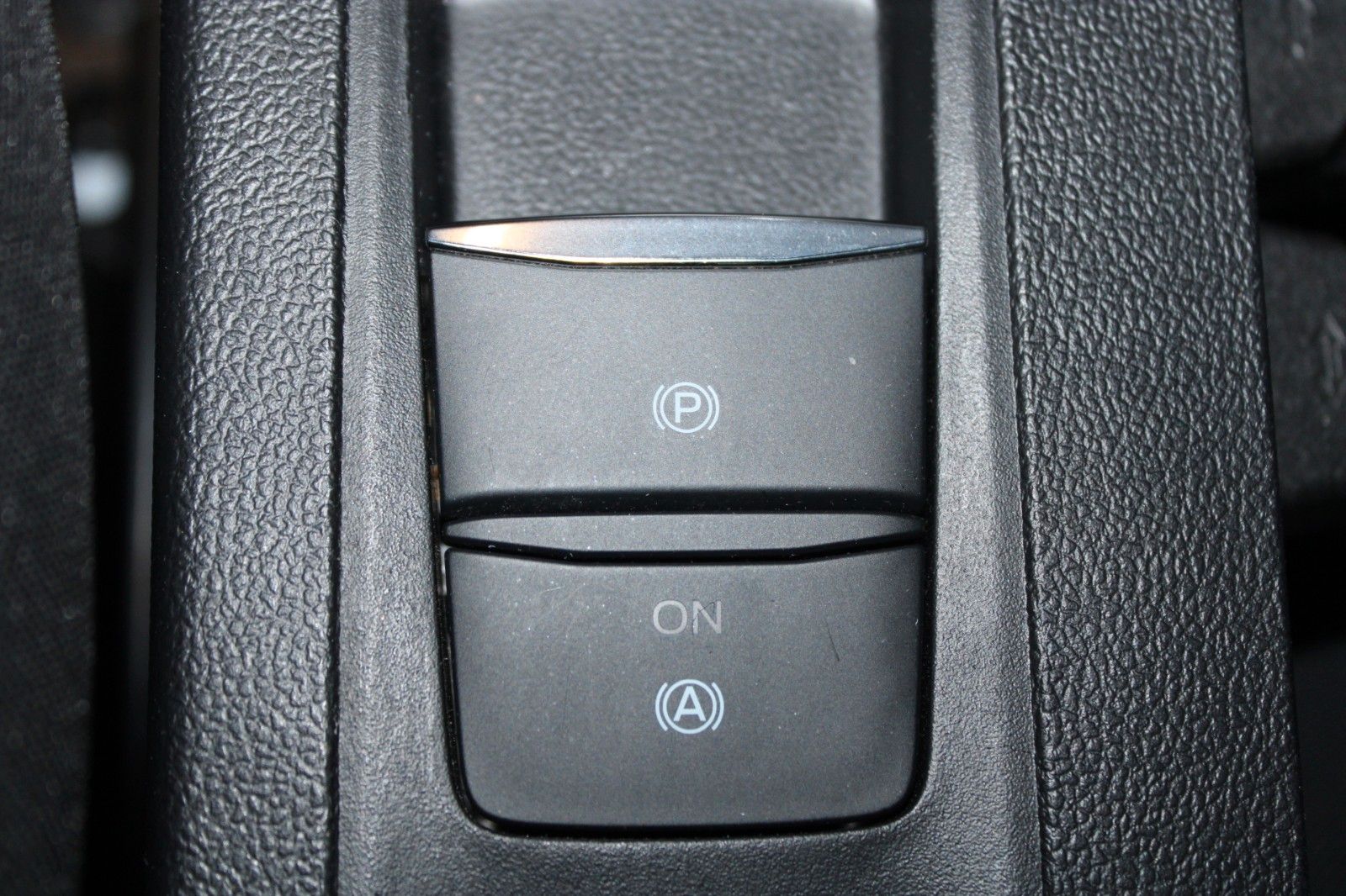 Fahrzeugabbildung Ford Focus ST-Line X Turnier AHK LED NAVI CAM WinterP