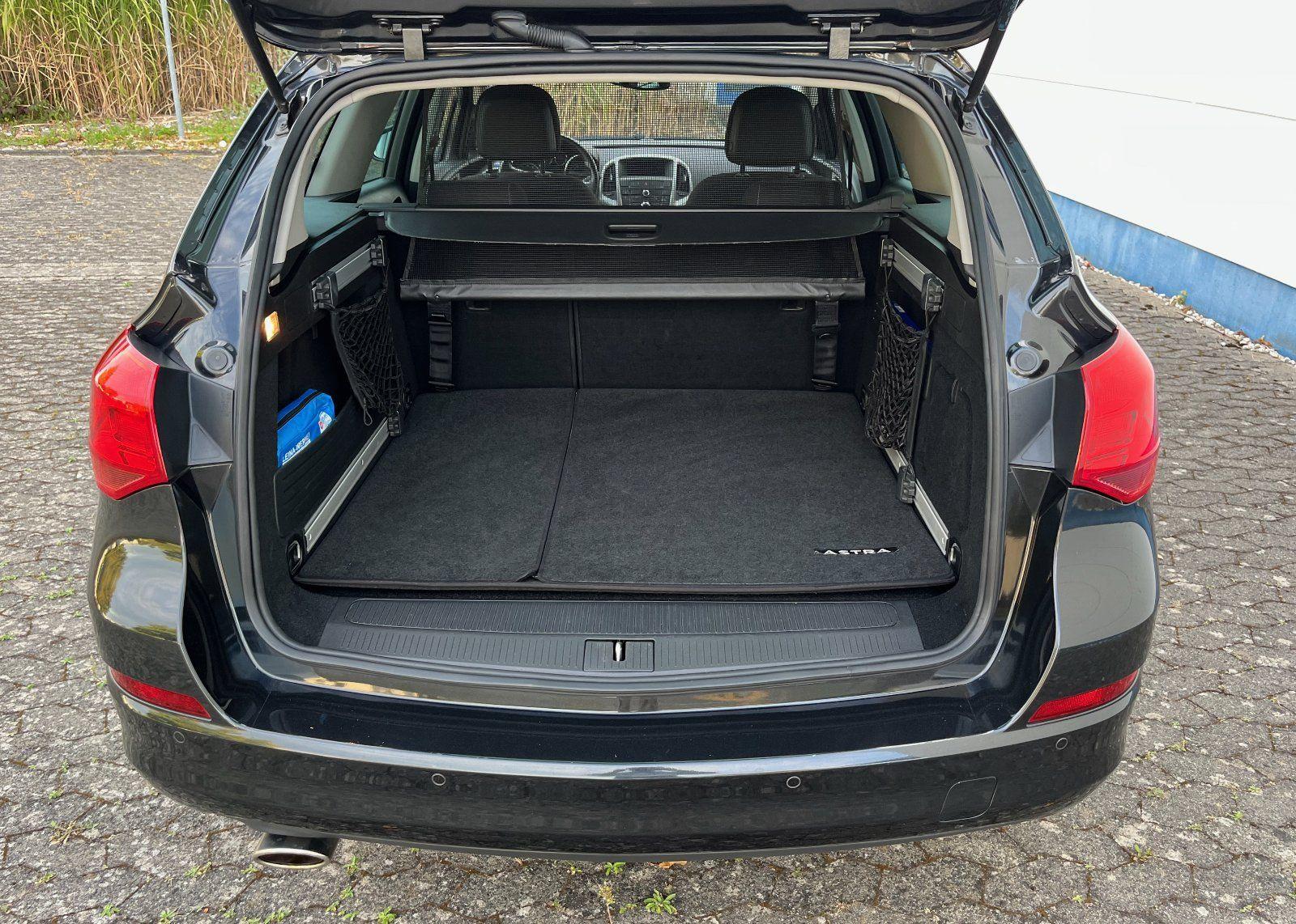 Opel Astra 2012 — photo 10