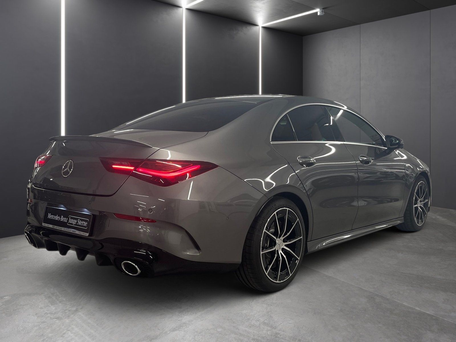 Fahrzeugabbildung Mercedes-Benz CLA 35 AMG 4M +*Pano*HUD*MuBeam*Distro*AHK*360°*