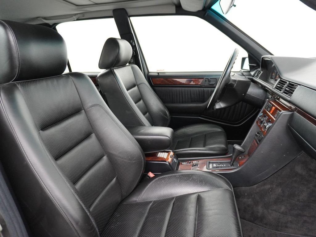 Mercedes-Benz E 500 E500 500E Schiebedach Becker navi Leder Cr