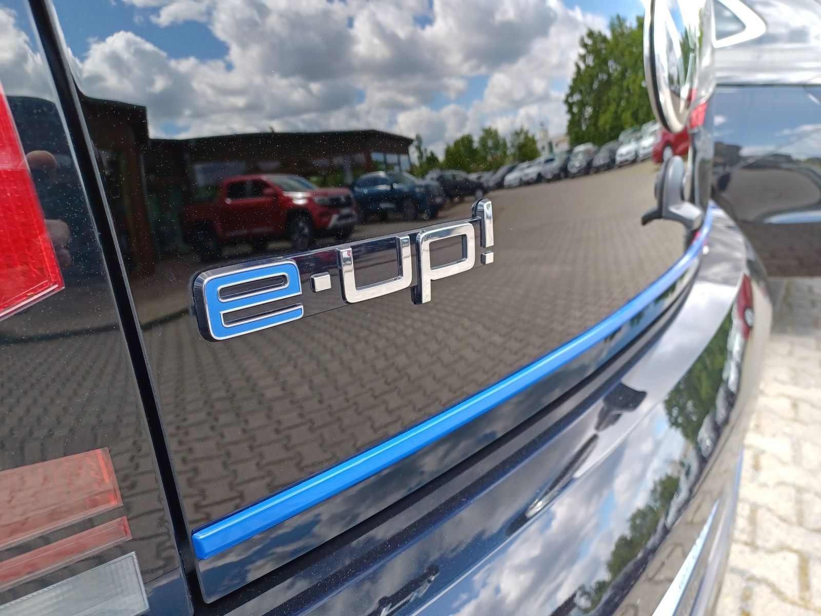 Fahrzeugabbildung Volkswagen e-up! Style-Plus Climatronic DAB SH LM