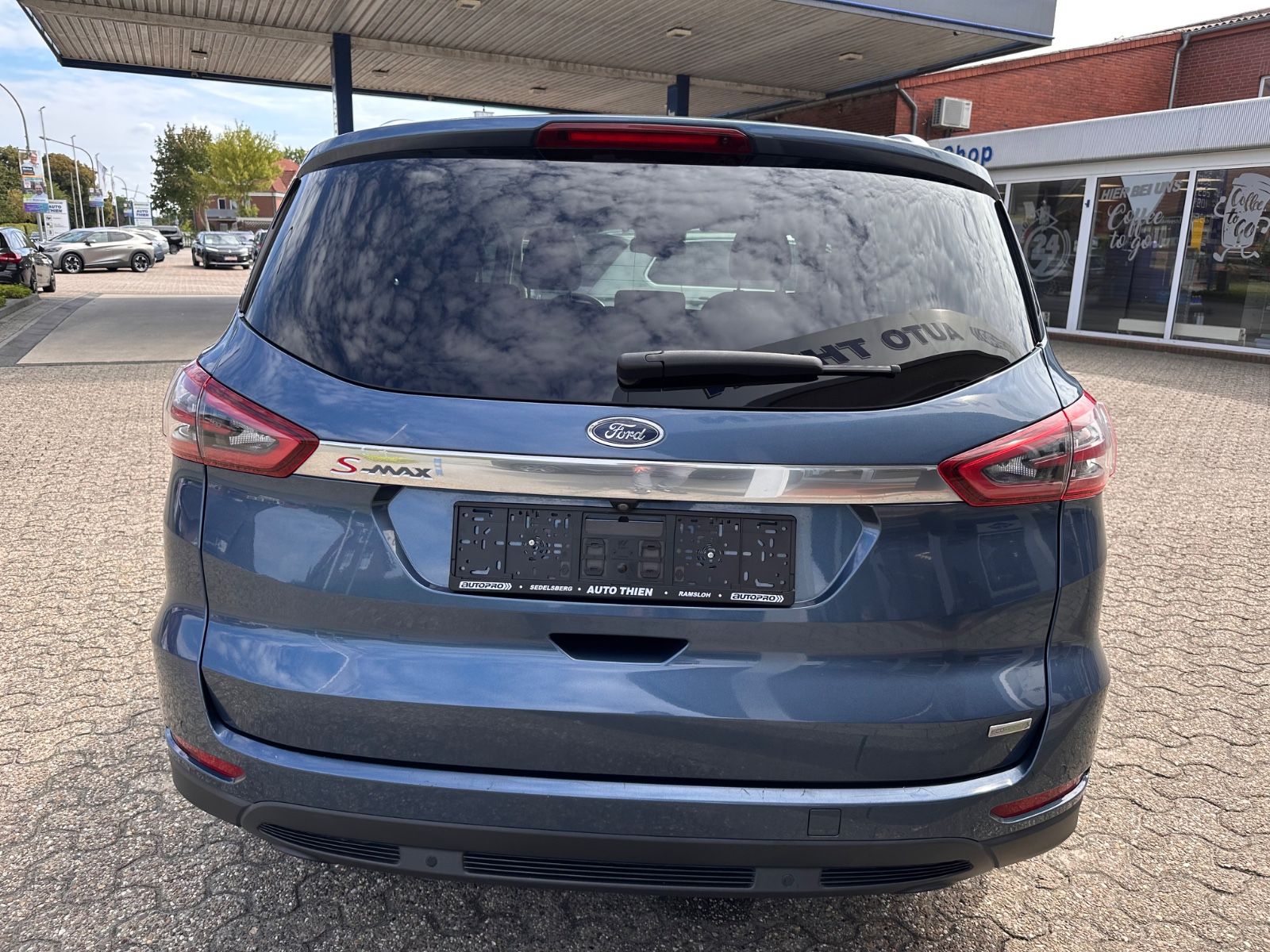 Fahrzeugabbildung Ford S-Max 1.5 EB Titanium 7-Sitz/LED/KeyFree/RFK/PDC