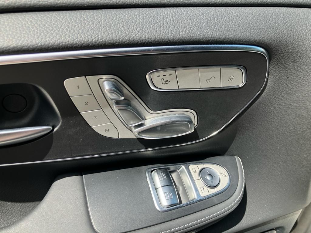 Fahrzeugabbildung Mercedes-Benz V 300 d EXCLUSIVE Lang AMG Line+Night Paket